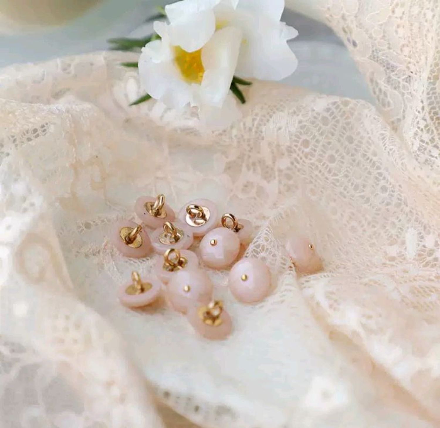 товч 12мм ягаан чулуун