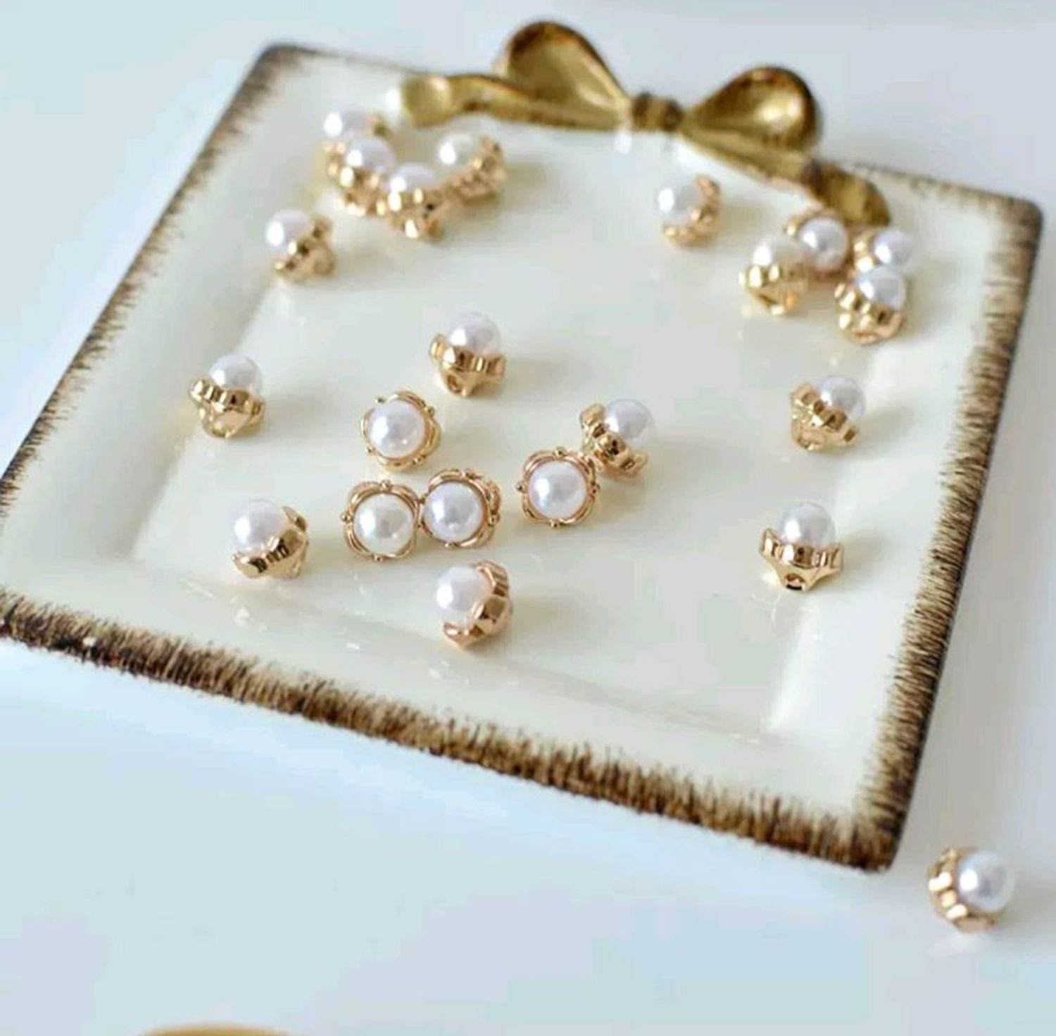 8мм алтлаг суурь сувдтай товч