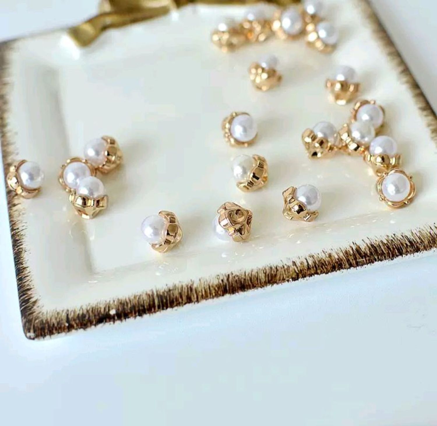 8мм алтлаг суурь сувдтай товч