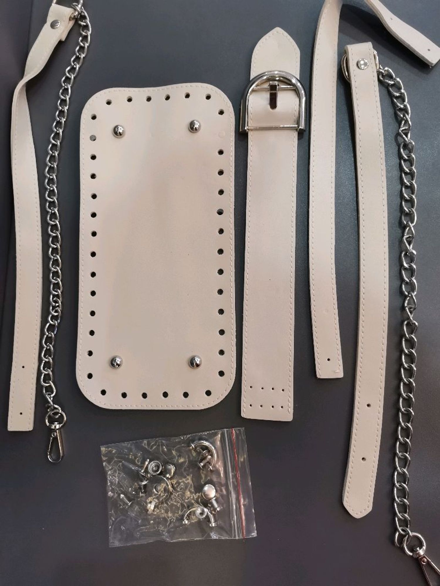 Цүнхний бэлдэц комоороо ( бэйж )