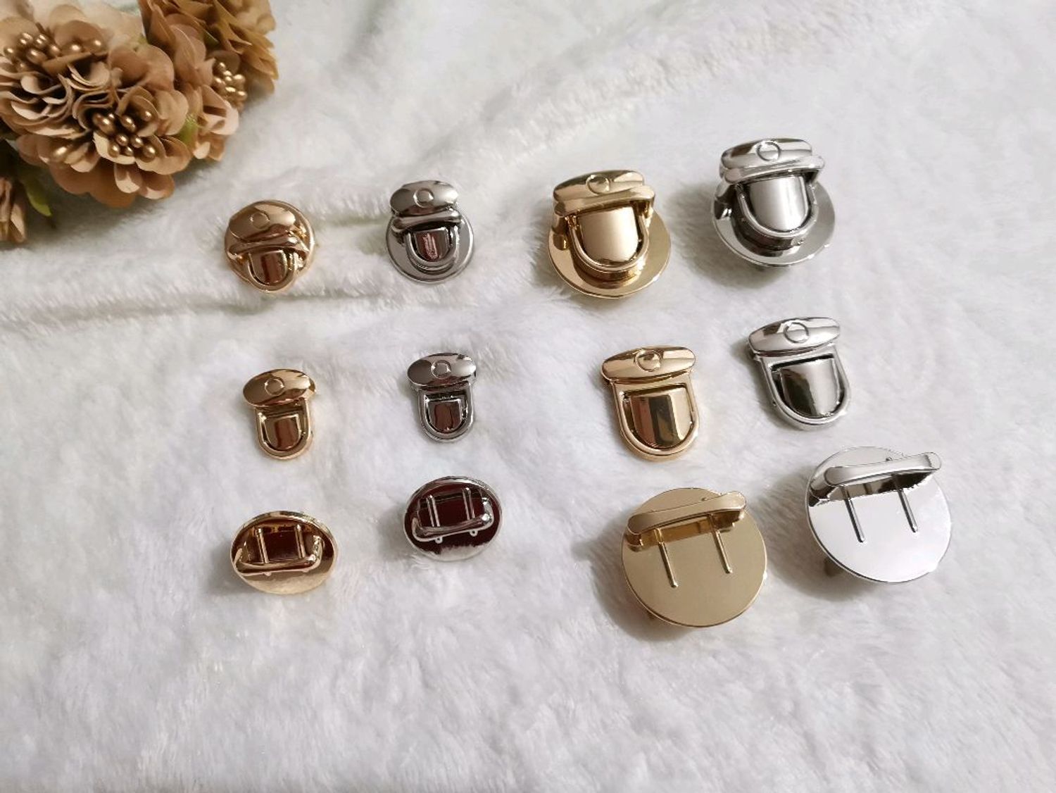 Цүнхний түгжээ том шаргал ( 31*33мм )