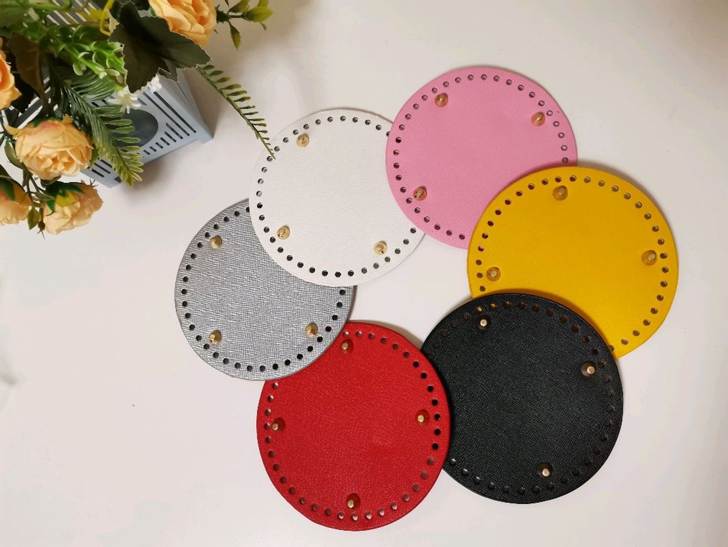 Цүнхний бөөрөнхий арьсан суурь улаан ( 14см )