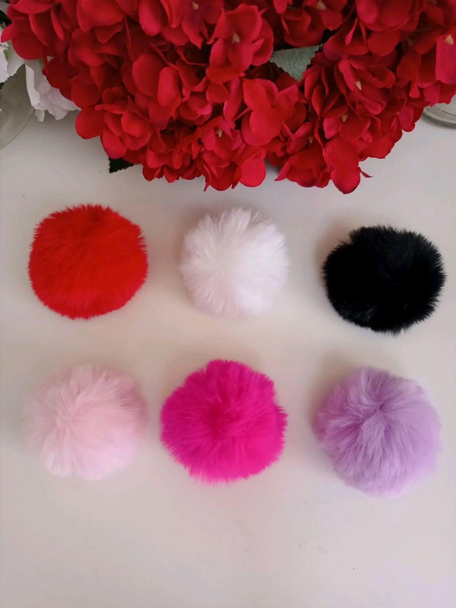 Үслэг пом пом 8см хар