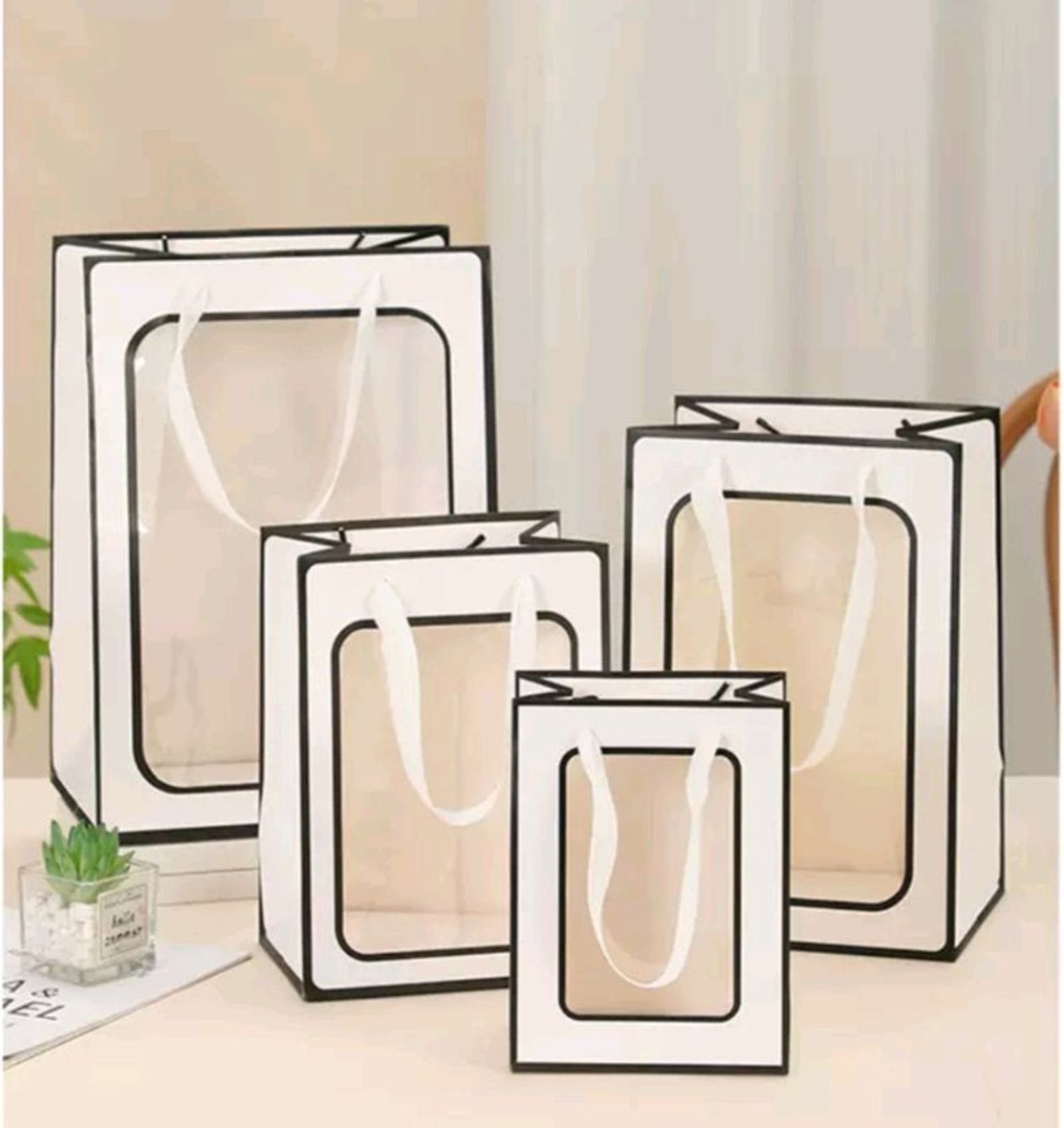 Цонхтой уут цагаан ( 15*10*20см )