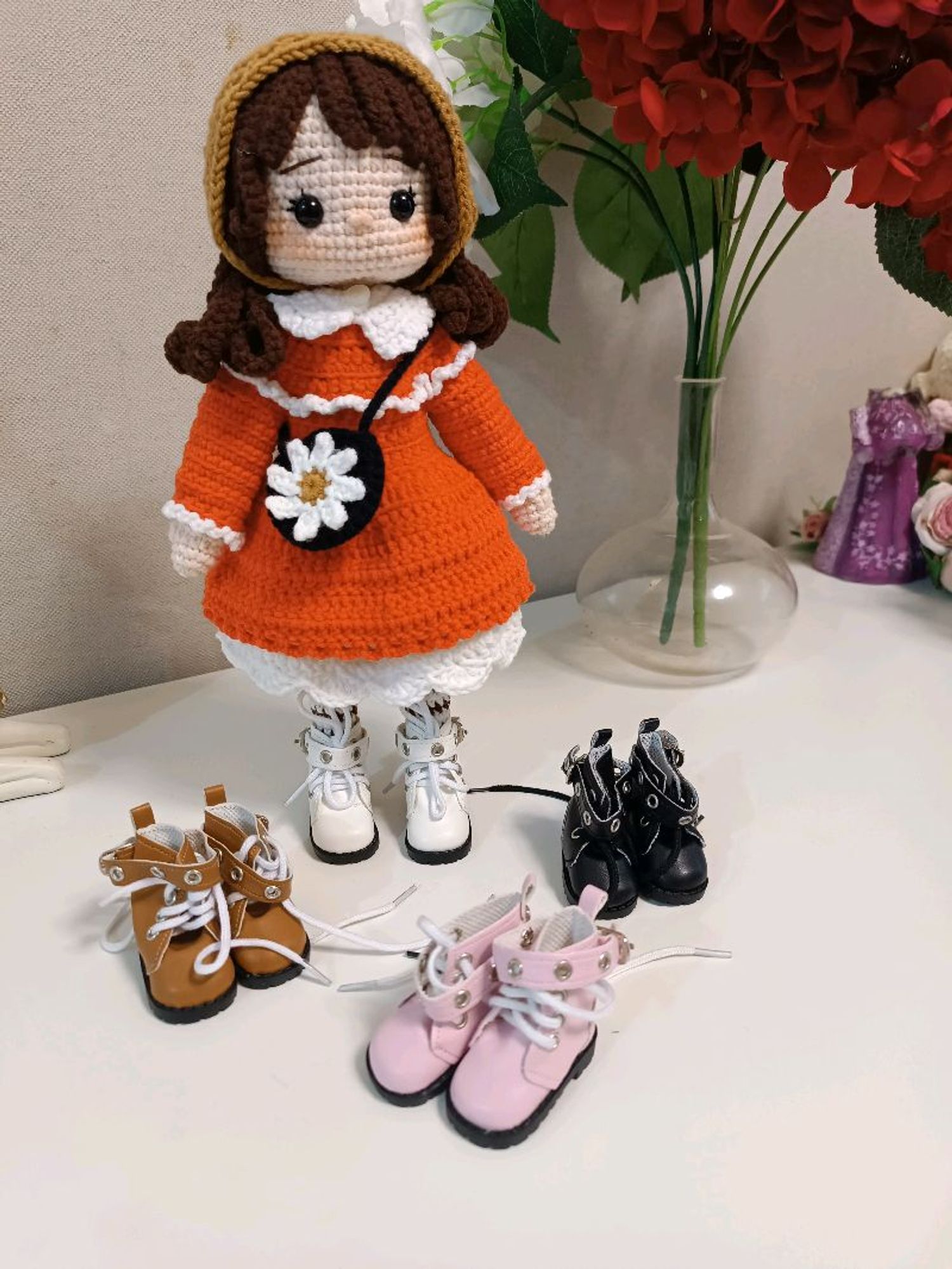 Хүүхэлдэйн үдээстэй түрийтэй гутал цагаан