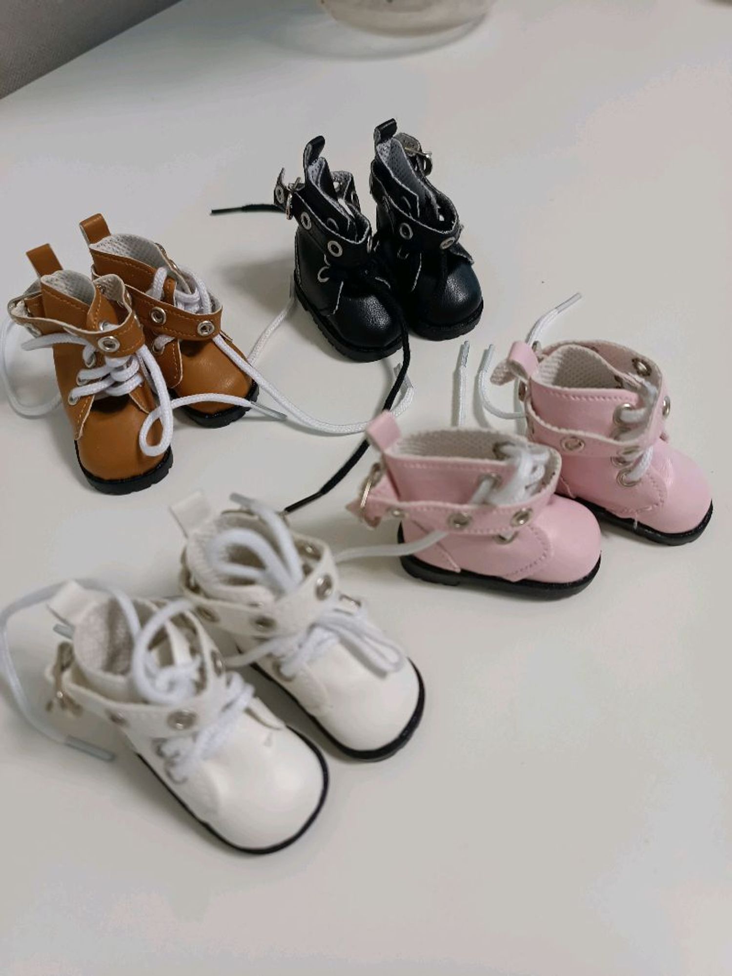 Хүүхэлдэйн үдээстэй түрийтэй гутал бор